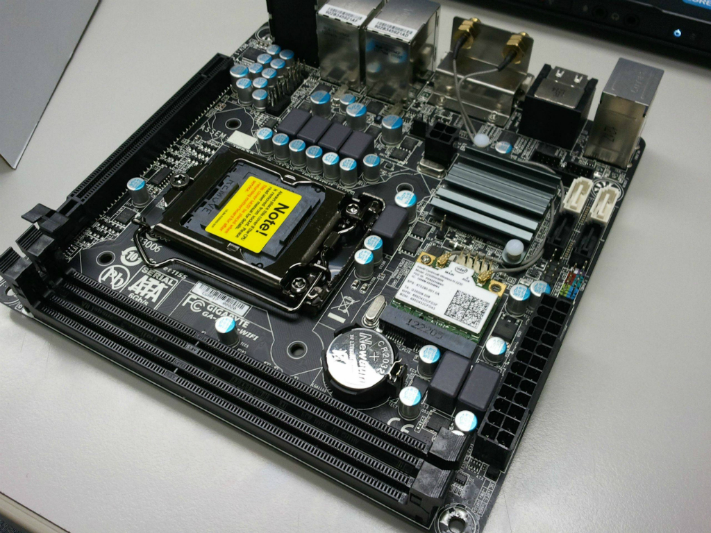 Gigabyte H77N-WiFi motherboard PCB